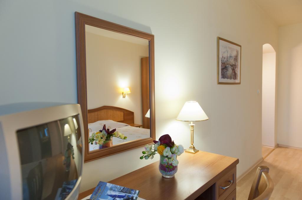 Hotel Astrea Hisarya Phòng bức ảnh